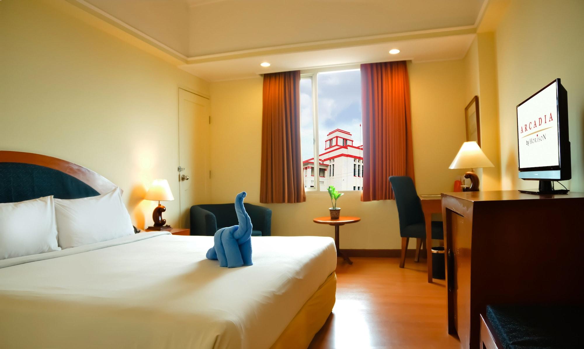 Arcadia Surabaya Hotel Luaran gambar