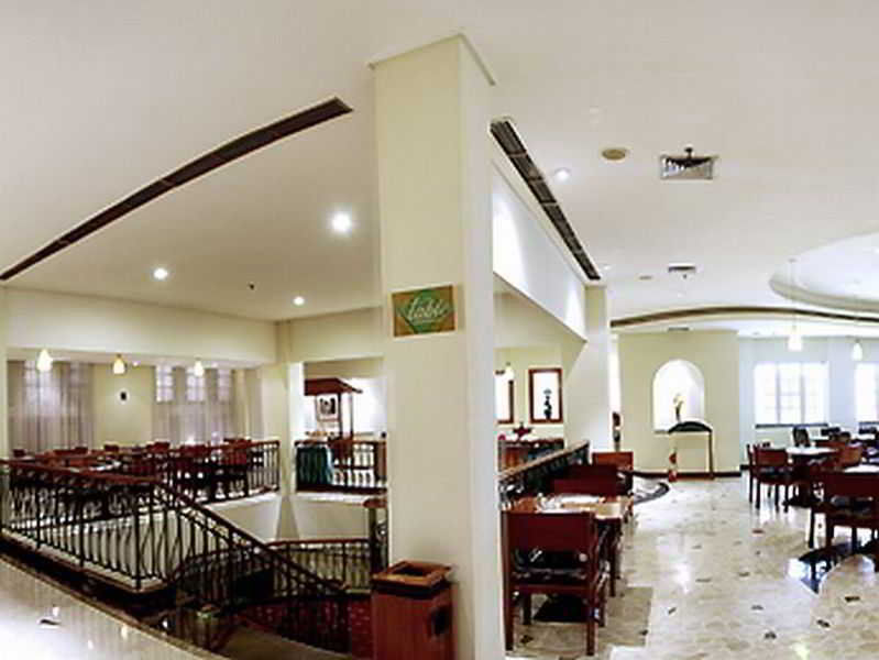 Arcadia Surabaya Hotel Luaran gambar