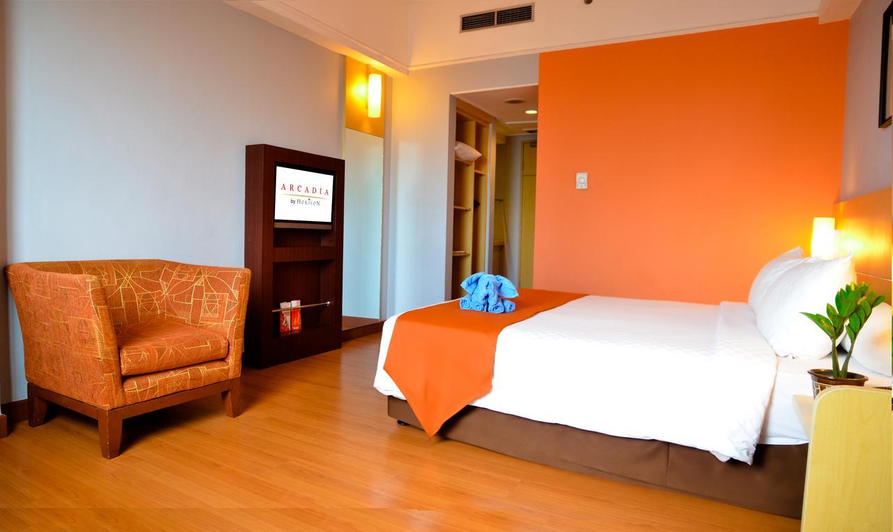 Arcadia Surabaya Hotel Luaran gambar