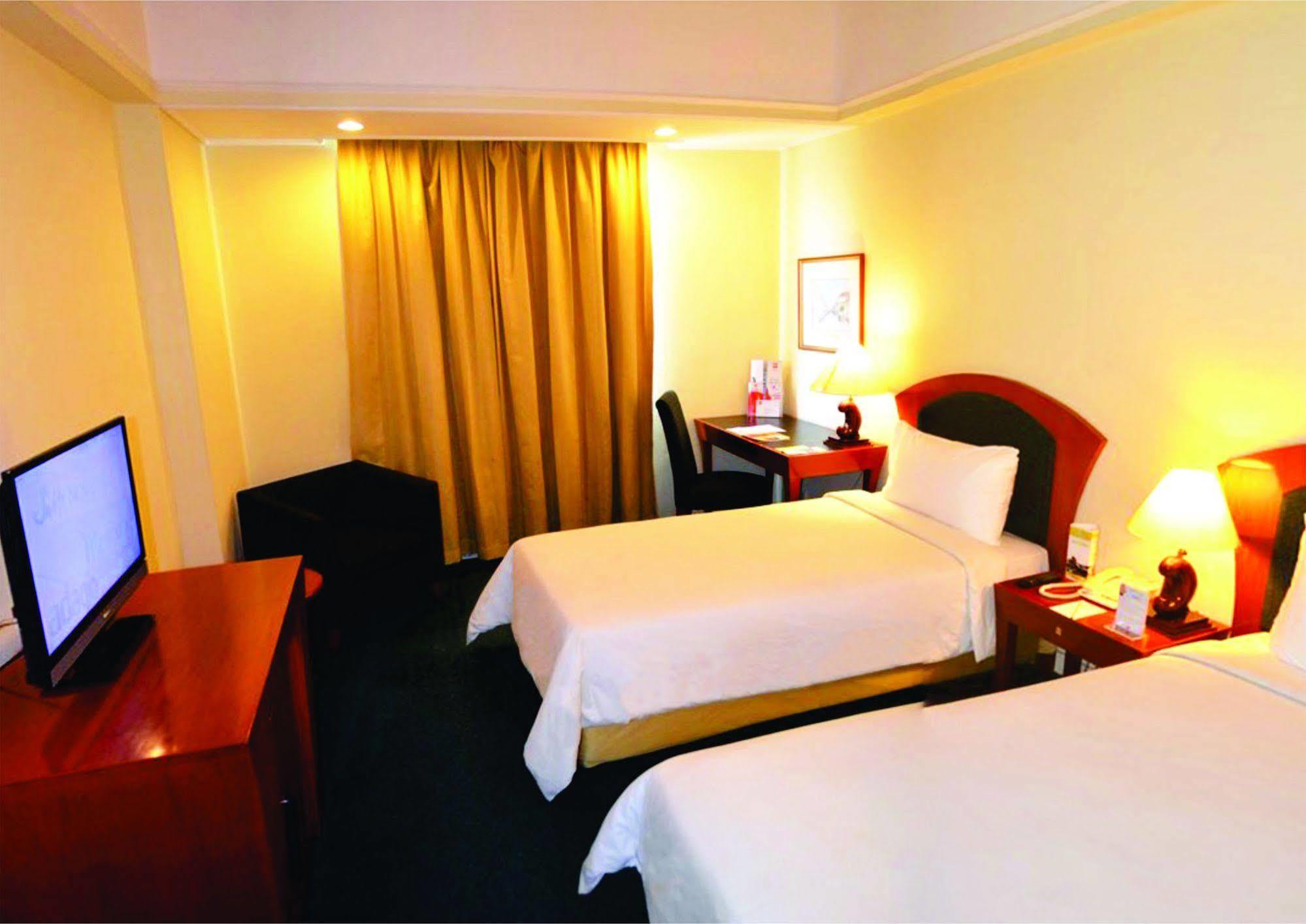 Arcadia Surabaya Hotel Luaran gambar