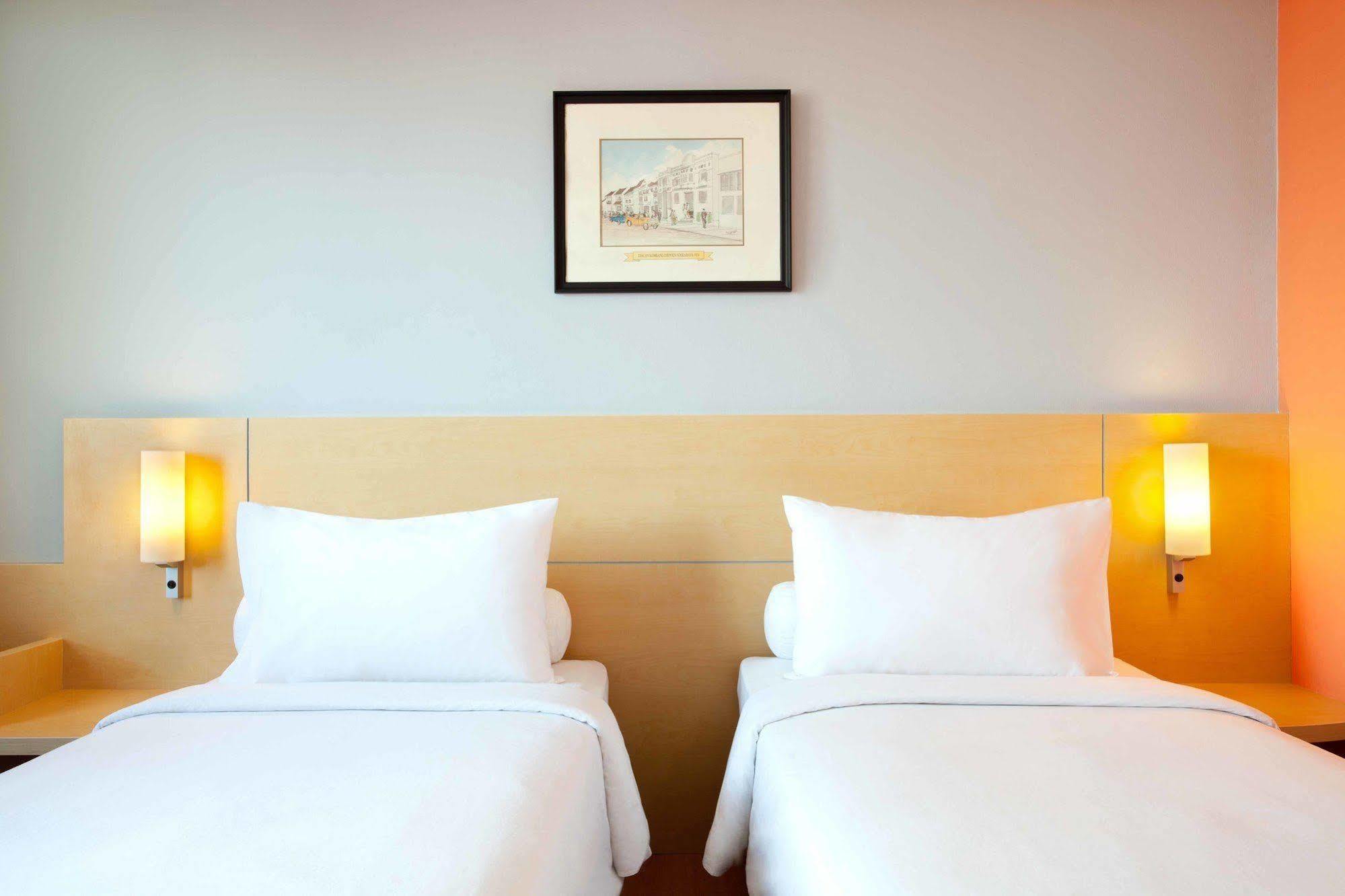 Arcadia Surabaya Hotel Luaran gambar