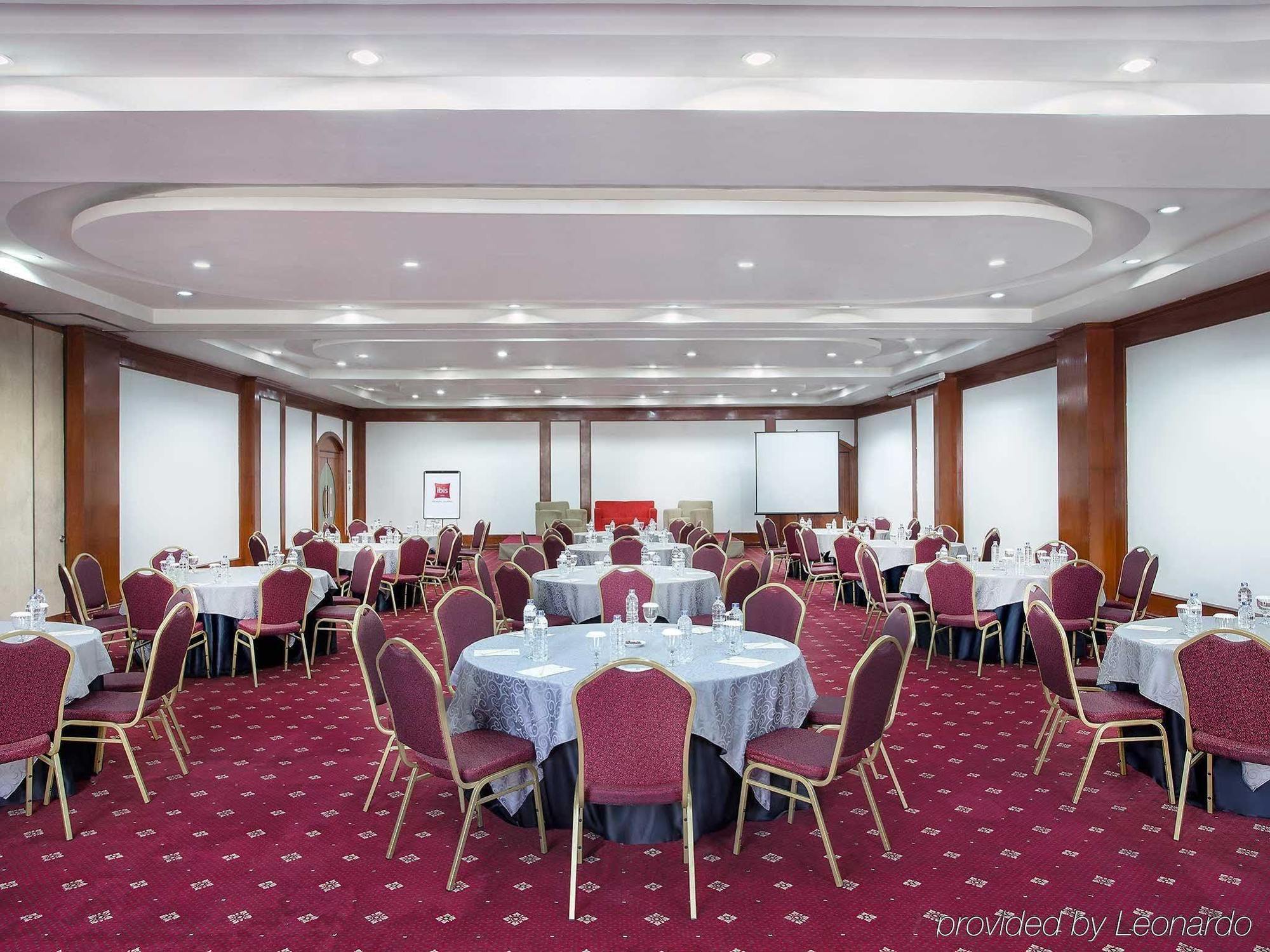 Arcadia Surabaya Hotel Luaran gambar