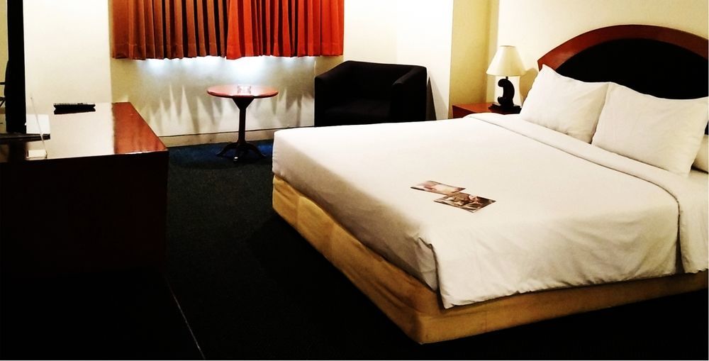 Arcadia Surabaya Hotel Luaran gambar