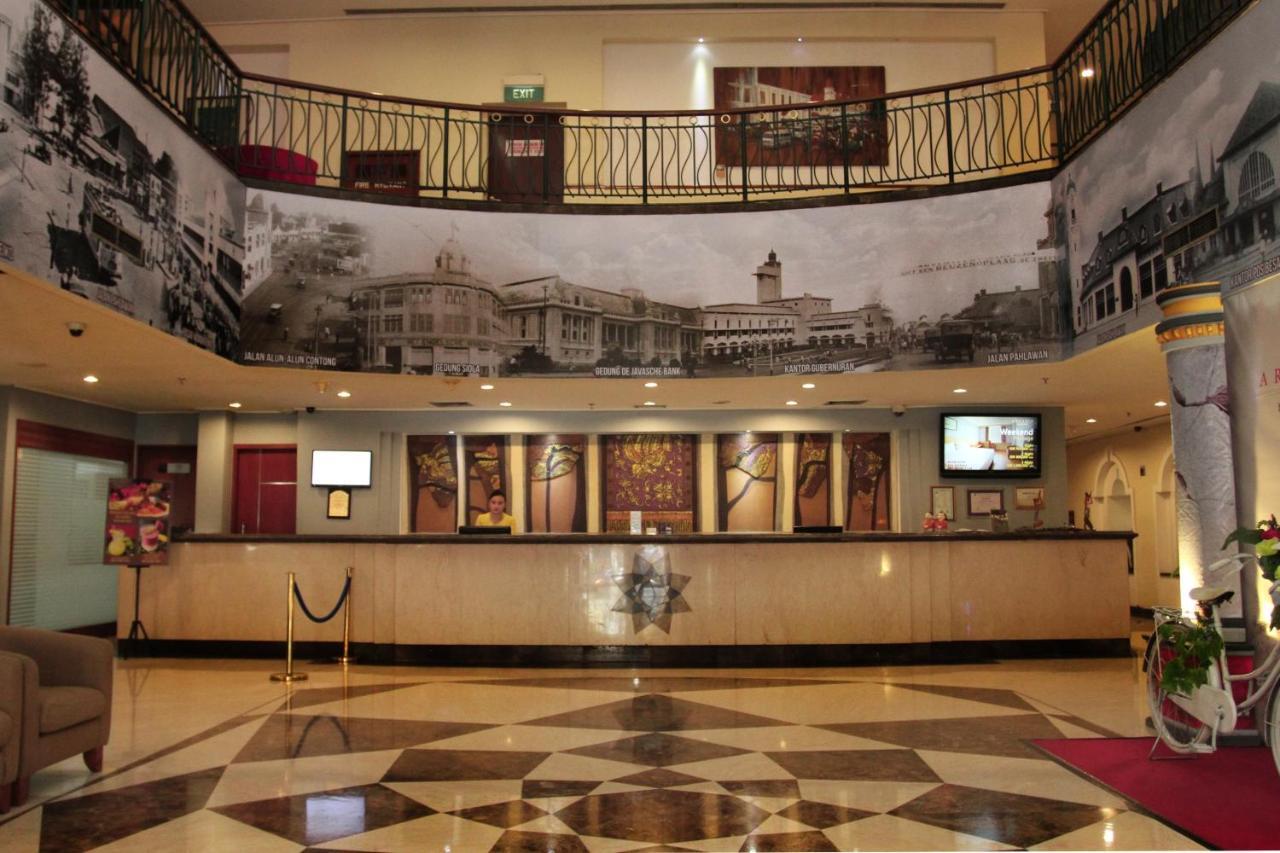 Arcadia Surabaya Hotel Luaran gambar